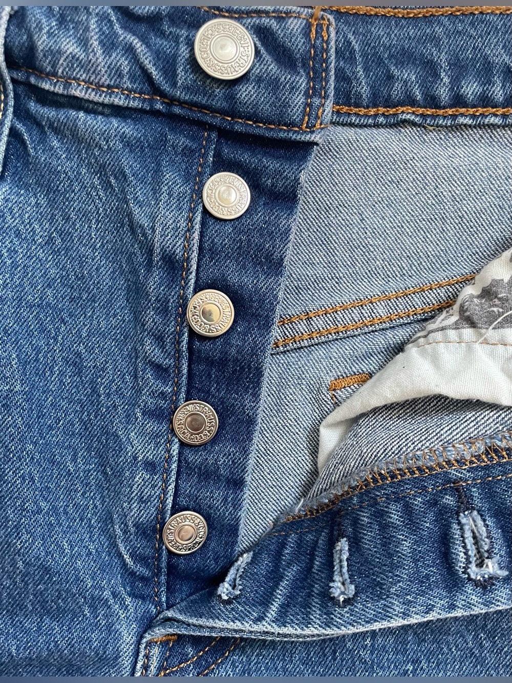 Levi’s 501 High Rise Distressed Denim Raw Hem Shorts S58022 in Blue size 28 - Picture 3 of 8